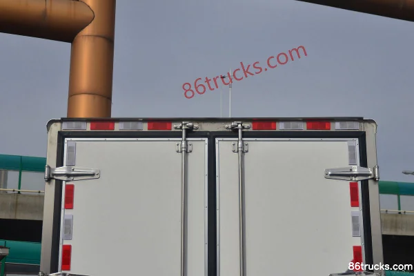 JMC New Shunda 116hp 4X2(6 wheels) 4.13m refrigerated truck Body (2) | 86Trucks