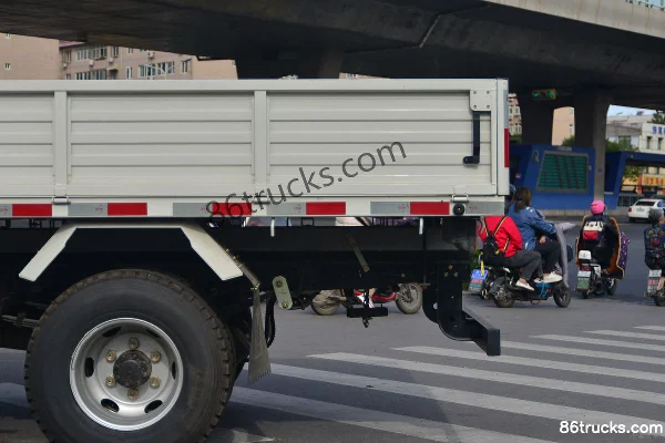 JMC Kaiyun Qiangjin Edition Wide Body Luxury 129hp 4X2(6 wheels) 4.1m AMT Automatic Single Row Flatbed Light Truck (China VI) (2) | 86Trucks