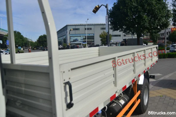 JMC Kaiyun Qiangjin Edition Wide Body Luxury 129hp 4X2(6 wheels) 4.1m AMT Automatic Single Row Flatbed Light Truck (China VI) (1) | 86Trucks