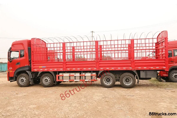 Dongfeng Commercial Vehicle Tianlong KL Heavy Truck 420 hp 8X4(12 wheels) 9.6m Livestock & Poultry Cargo Truck with Stake and Cage Exterior