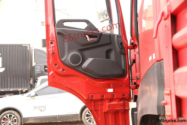 Dongfeng Commercial Vehicle Tianlong KL Heavy Truck 420 hp 8X4(12 wheels) 9.6m Livestock & Poultry Cargo Truck with Stake and Cage Cab (3)