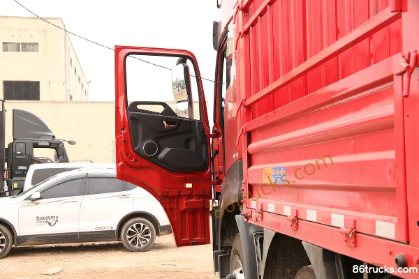 Dongfeng Commercial Vehicle Tianlong KL Heavy Truck 420 hp 8X4(12 wheels) 9.6m Livestock & Poultry Cargo Truck with Stake and Cage Cab (1)