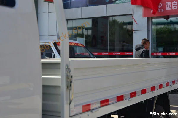 Changan Kuayue D5 PLUS Comfort Edition 1.6L 122hp 4X2(6 wheels) 3.4m Extended Cab Flatbed Truck (China VI) Body (1) | 86Trucks