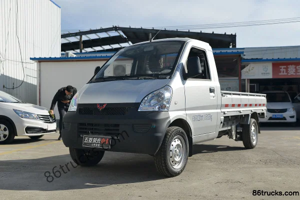 Wuling Rongguang Small Truck 1.2L 82hp 4X2(6 wheels) Gasoline 2.7m Single Row Mini Truck Exterior (3) | 86Trucks