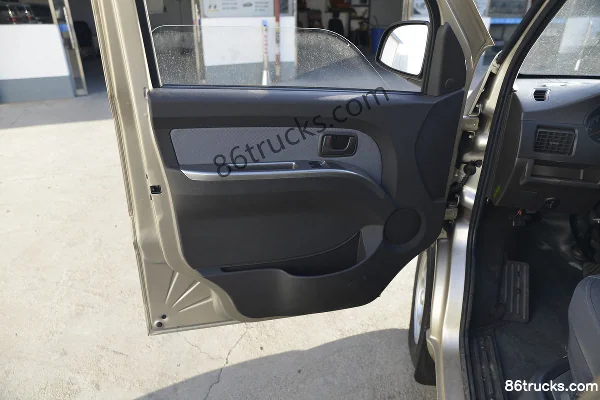 Wuling Rongguang EV 2,4T 2 places 4,49 m fourgon électrique pur Cabine (2) | 86Trucks
