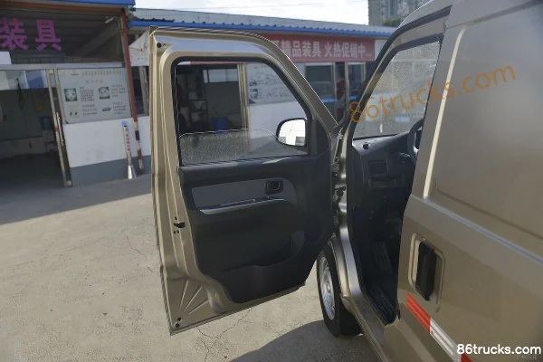 Wuling Rongguang EV 2,4T 2 places 4,49 m fourgon électrique pur Cabine (1) | 86Trucks