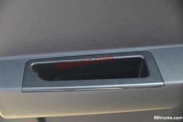 Changan Kuayue Xinbao T5 Comfort Edition 1.5L Gasoline 112hp 4X2(6 wheels) 2.55m Double Row Stake Truck (Dual Rear Wheels) (China VI) Cab (3