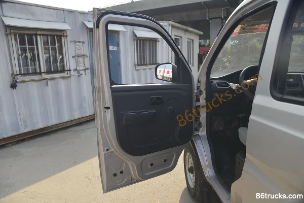 Changan Kuayue Xinbao T5 Comfort Edition 1.5L Gasoline 112hp 4X2(6 wheels) 2.55m Double Row Stake Truck (Dual Rear Wheels) (China VI) Cab (1
