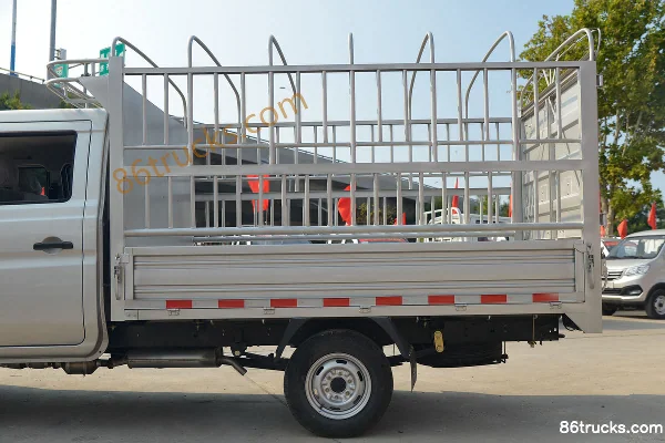 Changan Kuayue Xinbao T5 Comfort Edition 1.5L Gasoline 112hp 4X2(6 wheels) 2.55m Double Row Stake Truck (Dual Rear Wheels) (China VI) Body (