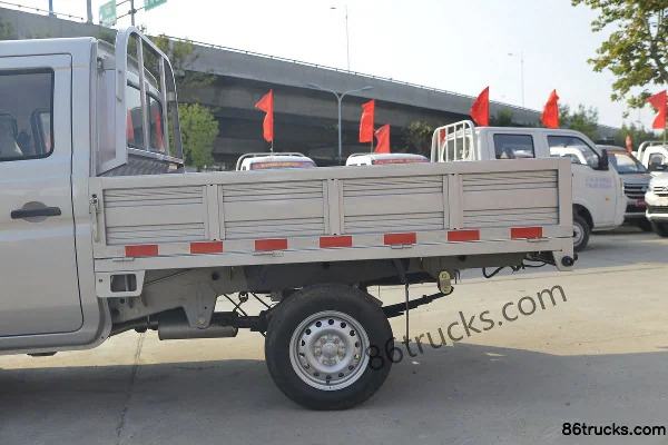 Changan Kuayue Xinbao T3 Standard Edition 1.3L Gasoline 91hp 4X2(6 wheels) 2.22m Double Row Flatbed Micro Truck (Single Rear Wheel) Body (2)