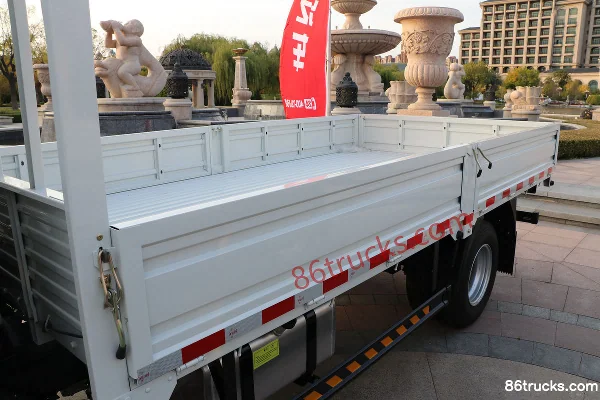 Kama Kaijie M3 Classic Edition 130hp 4X2(6 wheels) 4.16m single-row flatbed light truck (China VI)(Quanchai) Body (1) | 86Trucks