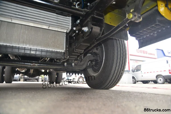 Yuejin Chaoyue C300Plus-33 170 ch 4X2(6 roues) 3,12 m cabine double plateau léger (China VI) Châssis (3) | 86Trucks