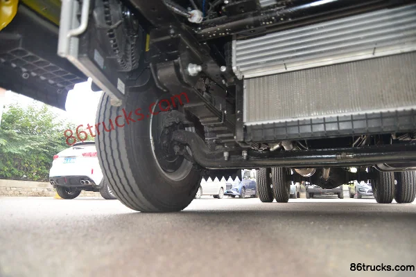 Yuejin Chaoyue C300Plus-33 170 ch 4X2(6 roues) 3,12 m cabine double plateau léger (China VI) Châssis (2) | 86Trucks