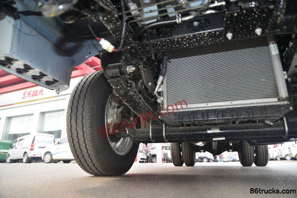 Yuejin Fuxing S80 95 ch 4X2(6 roues) petit camion à ridelles simple cabine 4,05 m Châssis (2) | 86Trucks
