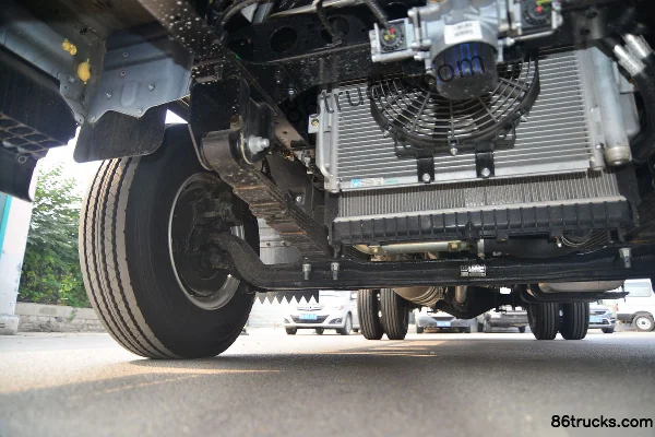 Yuejin Beyond H500 170hp 4X2(6 wheels) 5.2m Single Row Flatbed Light Truck (China VI) Chassis (2) | 86Trucks