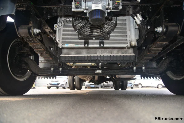 Yuejin Beyond H500 170hp 4X2(6 wheels) 5.2m Single Row Flatbed Light Truck (China VI) Chassis (1) | 86Trucks