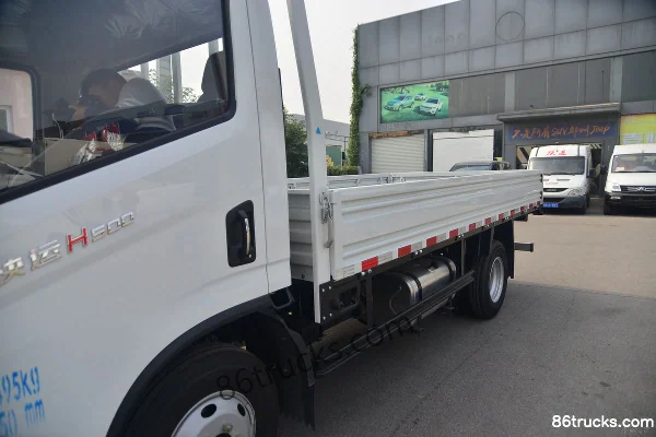 Yuejin Beyond H500 170hp 4X2(6 wheels) 5.2m Single Row Flatbed Light Truck (China VI) Body (1) | 86Trucks