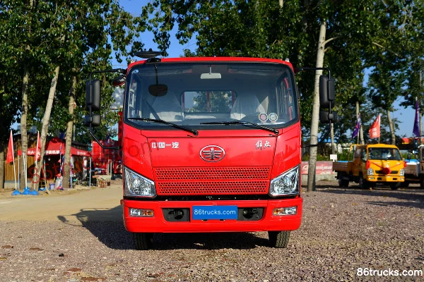 FAW Jiefang J6F 130 hp 4X2(6 wheels) 4.2m Single Row Flatbed Truck Exterior (2) | 86Trucks
