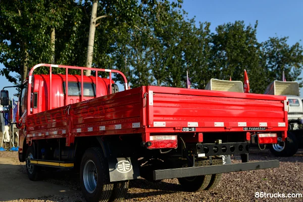 FAW Jiefang J6F 130 hp 4X2(6 wheels) 4.2m Single Row Flatbed Truck Body (3) | 86Trucks