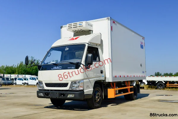 JMC Shunda Narrow Body 116 hp 4X2(6 wheels) 4.145m Refrigerated Truck Exterior (3) | 86Trucks