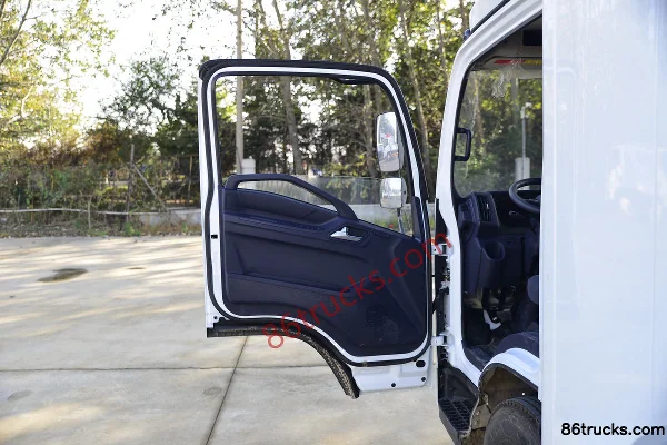 Jiangxi Isuzu Wing Release EC7 Standard Edition 116hp 4X2(6 wheels) 4.2m single-row van light truck Cab (1) | 86Trucks