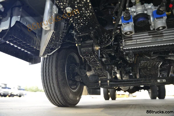 Jiangxi Isuzu Wing Release EC7 Standard Edition 116hp 4X2(6 wheels) 4.2m single-row van light truck Chassis (2) | 86Trucks