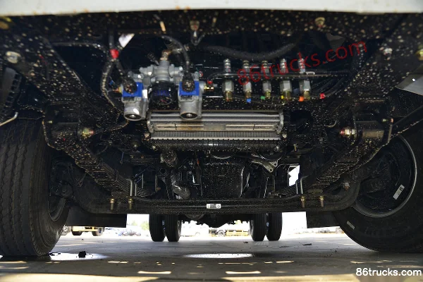 Jiangxi Isuzu Yifang EC5 Navigation Edition 116 hp 4X2(6 wheels) 4.2m Single Row Flatbed Light Truck (China VI) Chassis (1) | 86Trucks