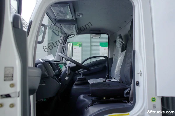 Qingling Isuzu M100 120 hp 4X2(6 wheels) 4.13 m single-row van light truck (China VI) Cab (2) | 86Trucks