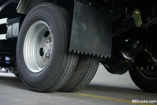 Qingling Isuzu M100 120 hp 4X2(6 wheels) 4.13 m single-row van light truck (China VI) Chassis (3) | 86Trucks
