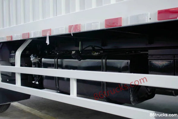 Qingling Isuzu M100 120 hp 4X2(6 wheels) 4.13 m single-row van light truck (China VI) Chassis (2) | 86Trucks