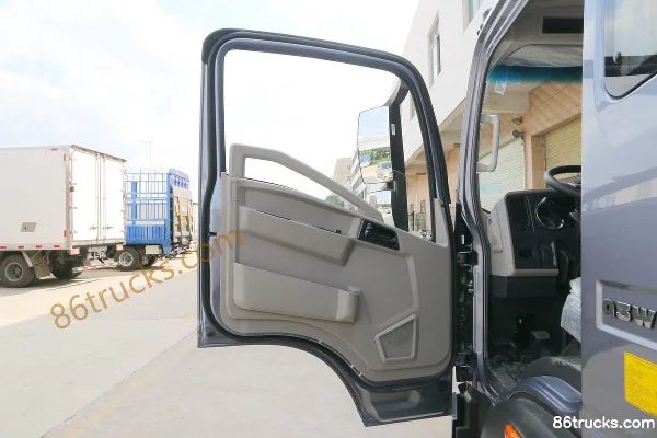Sinotruk HOWO Tongshuai 154 hp 4X2(6 wheels) 3.85m Flatbed Light Truck with Half Cab (10-speed) (1) | 86Trucks