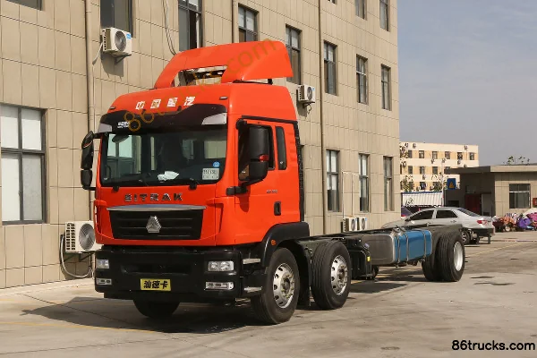 Sinotruk Sitrak G5 heavy truck 330 hp 6X2(8 wheels) 9.52m stake truck Exterior (3) | 86Trucks