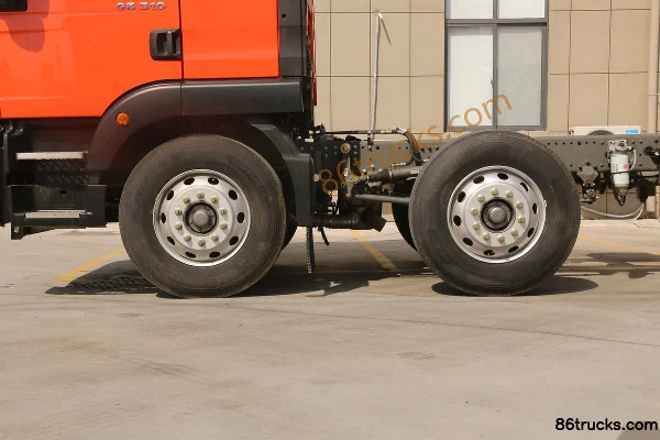 Sinotruk Sitrak G5 heavy truck 330 hp 6X2(8 wheels) 9.52m stake truck Chassis (2) | 86Trucks