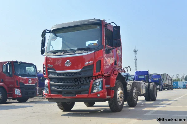 Dongfeng Liuqi New Chenglong M3 Medium Truck 200 hp 6X2(8 wheels) 6.8m Flatbed Cargo Truck (China VI) Exterior (3) | 86Trucks