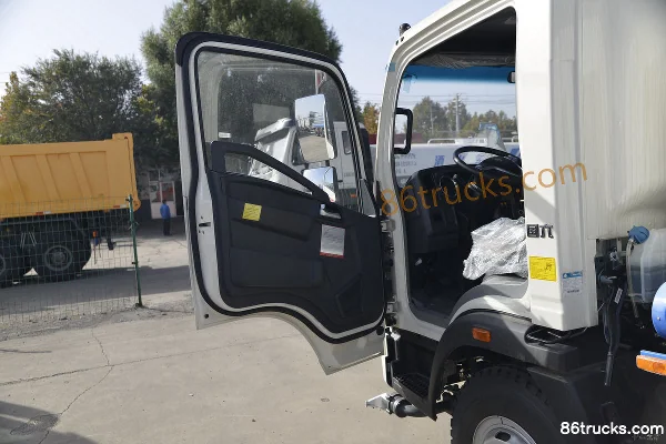 Sinotruk HOWO Hanjiang 170hp 4X2(6 wheels) Multi-function Dust Suppression Truck (Lvye Brand) Cab (1) | 86Trucks