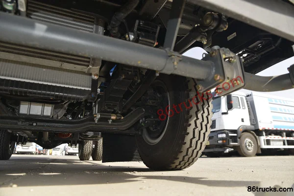 Sinotruk HOWO Hanjiang 170hp 4X2(6 wheels) Multi-function Dust Suppression Truck (Lvye Brand) Chassis (3) | 86Trucks