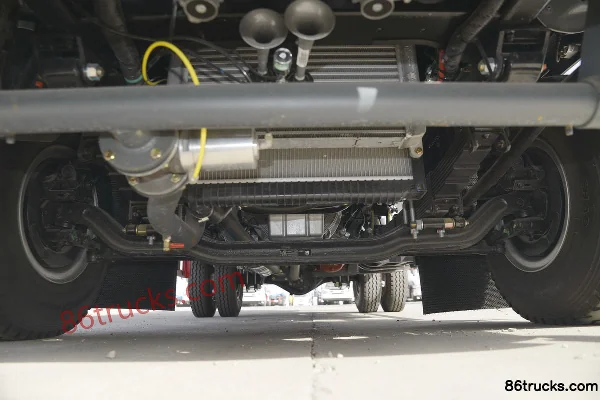 Sinotruk HOWO Hanjiang 170hp 4X2(6 wheels) Multi-function Dust Suppression Truck (Lvye Brand) Chassis (1) | 86Trucks