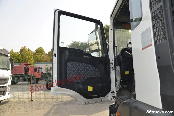 Sinotruk Sitrak C5H 220hp 4X2(6 wheels) cleaning truck (Lvye brand) Cab (1) | 86Trucks