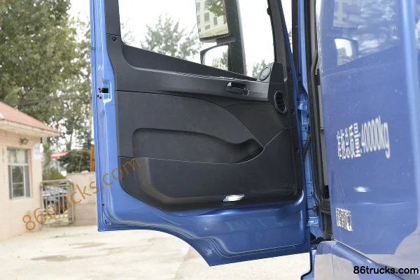 Foton Auman GTL 6-series heavy truck Zhixiang Edition 430hp 6X4(10 wheels) tractor truck Cab (3) | 86Trucks