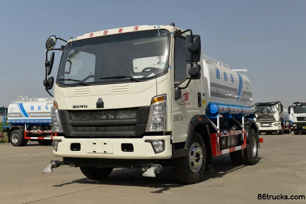 Sinotruk HOWO Hanjiang 170 hp 4X2(6 wheels) Water Sprinkler Truck (Lvye Brand) Exterior (3) | 86Trucks
