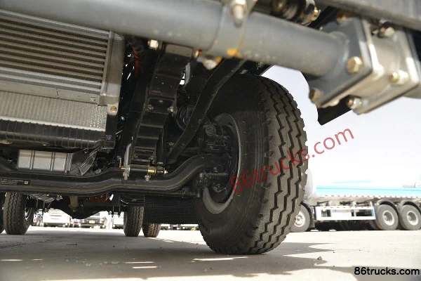 Sinotruk HOWO Hanjiang 170 hp 4X2(6 wheels) Water Sprinkler Truck (Lvye Brand) Chassis (3) | 86Trucks