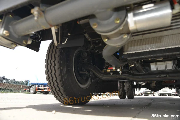 Sinotruk HOWO Hanjiang 170 hp 4X2(6 wheels) Water Sprinkler Truck (Lvye Brand) Chassis (2) | 86Trucks