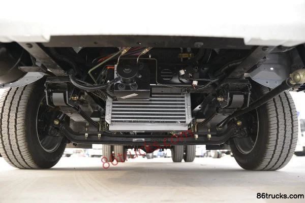 Tangjun Ouling Jinlika II 102 hp 4X2(6 wheels) 3.7m Single Row Van Light Truck Chassis (2) | 86Trucks