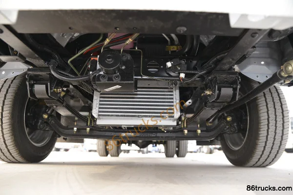 Tangjun Ouling Jinlika II 102 hp 4X2(6 wheels) 3.7m Single Row Van Light Truck Chassis (1) | 86Trucks