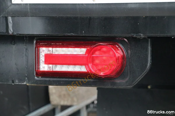 Feidi W5 130hp 4X2(6 wheels) 4.18m Single Row Van Truck Body (2) | 86Trucks
