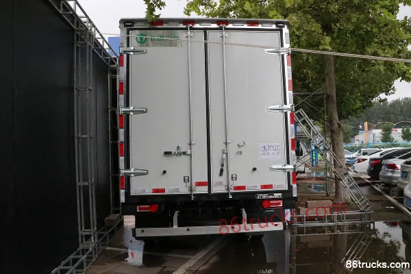 Feidi W5 130hp 4X2(6 wheels) 4.18m Single Row Van Truck Body (1) | 86Trucks