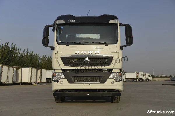 Sinotruk HOWO TX7 310 hp 8X4(12 wheels) Vacuum Truck (Lvye Brand) Exterior (2) | 86Trucks