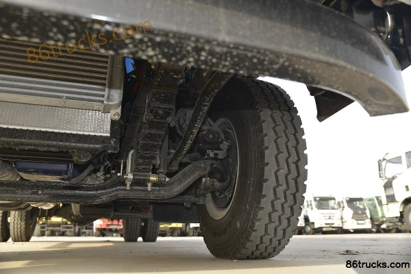 Sinotruk HOWO Wang Series 160 hp 4X2(6 wheels) Vacuum Truck (Lvye Brand) Chassis (3) | 86Trucks
