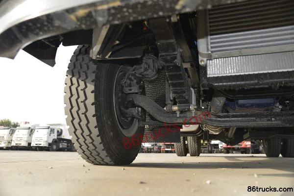 Sinotruk HOWO Wang Series 160 hp 4X2(6 wheels) Vacuum Truck (Lvye Brand) Chassis (2) | 86Trucks