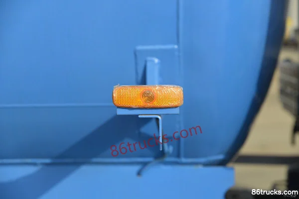 Sinotruk HOWO Wang Series 160 hp 4X2(6 wheels) Vacuum Truck (Lvye Brand) Body (3) | 86Trucks
